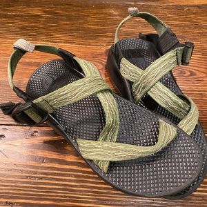 Gender neutral green Chacos size 4.